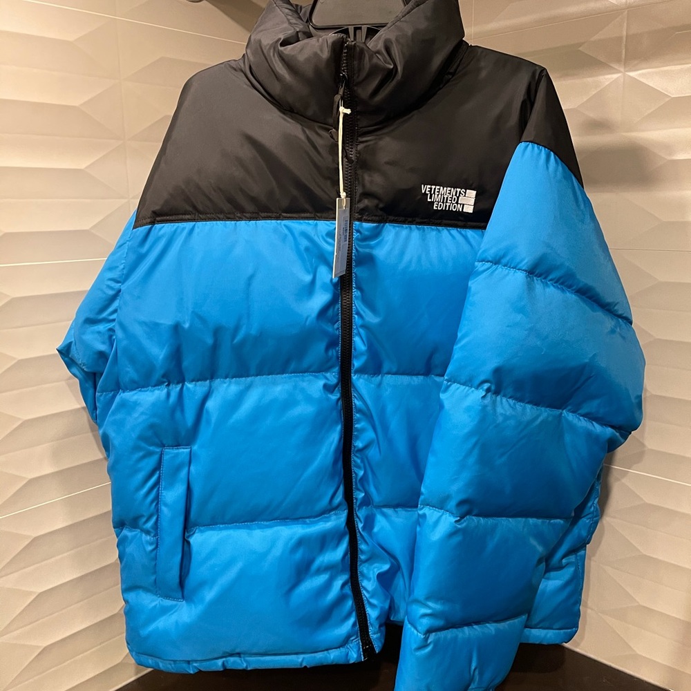 VETEMENTS limited edition down puffer jacket